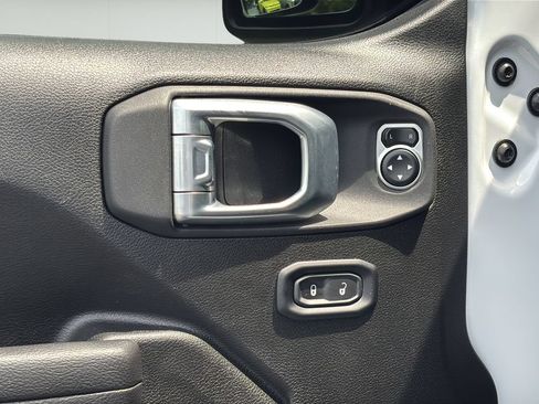 Used 2024 Jeep Gladiator Sport AWD/4WD image 13