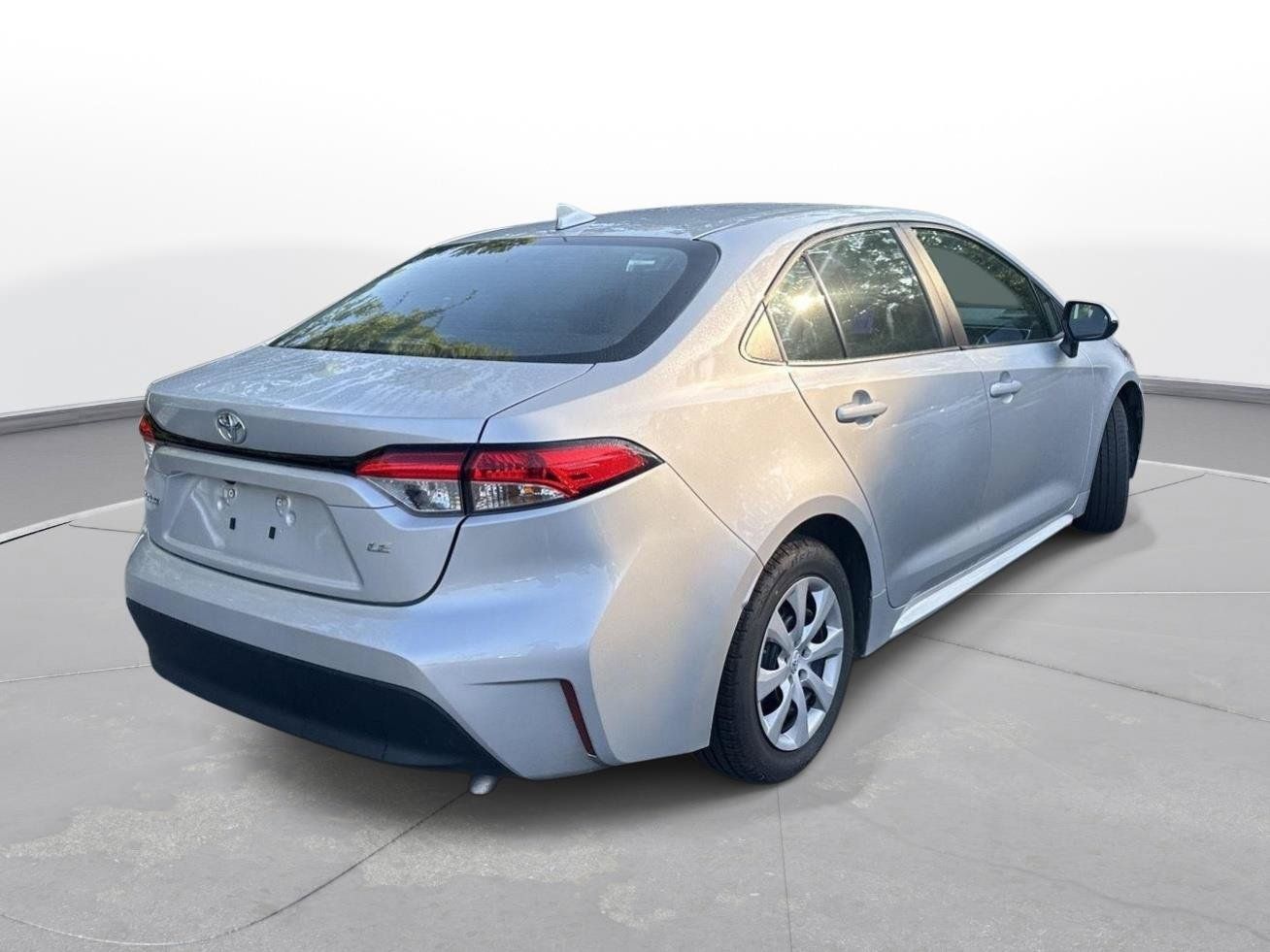 Used 2024 Toyota Corolla LE FWD image 6