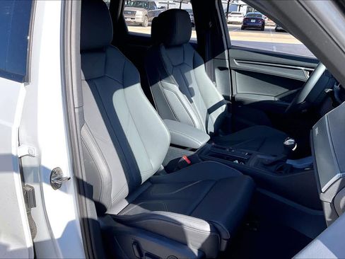 Certified 2025 Audi Q3 2.0T Premium w/ Convenience Package image 8