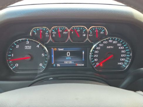 Used 2015 Chevrolet Suburban LTZ RWD image 14