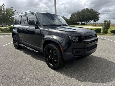 New 2026 Land Rover Defender 110 S image 9