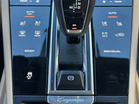 Used 2020 Porsche Cayenne image 25