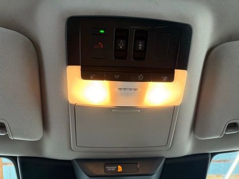 Used 2025 Nissan Pathfinder SL w/ SL Premium Package image 19