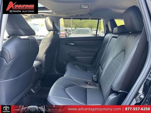 Certified 2024 Toyota Highlander XLE FWD image 14