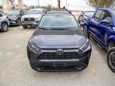 Used 2020 Toyota RAV4 LE image 5