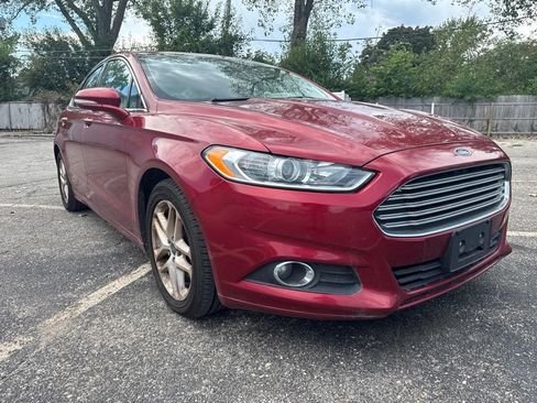 Used 2013 Ford Fusion SE FWD image 2