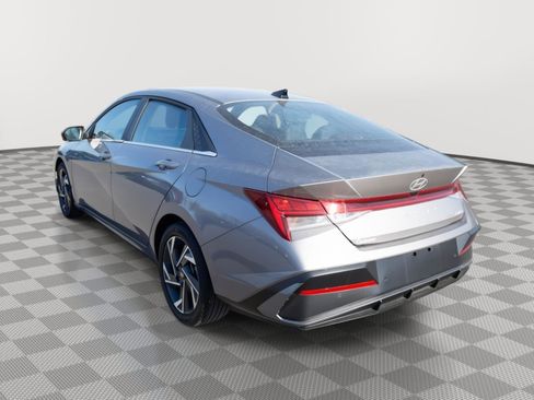 Used 2024 Hyundai Elantra Limited image 5