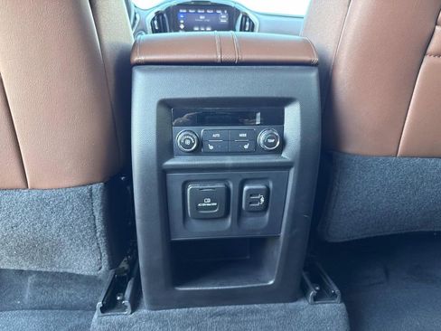 Used 2021 Chevrolet Traverse High Country image 16