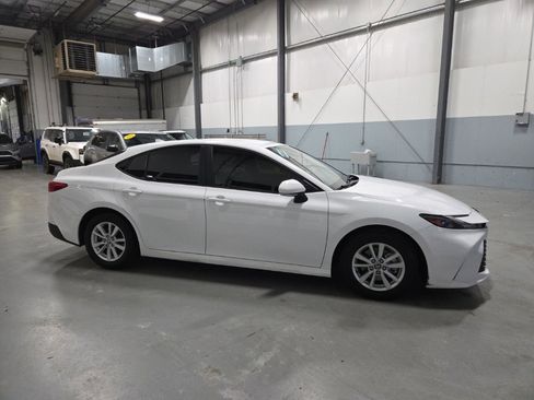 Certified 2025 Toyota Camry SE image 5