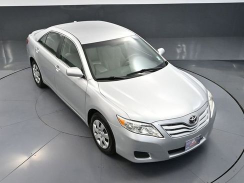 Used 2011 Toyota Camry LE image 49