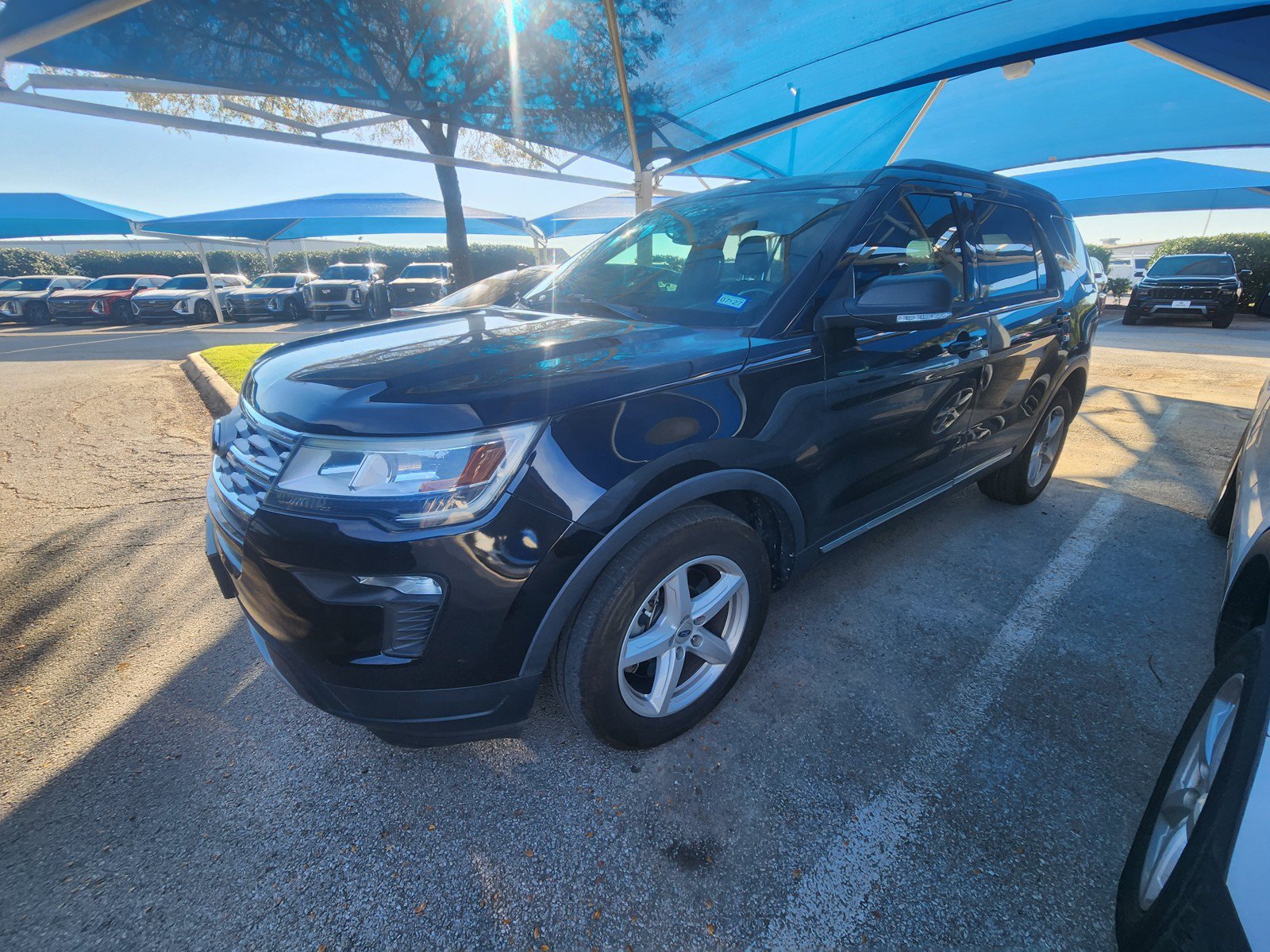 Used 2019 Ford Explorer XLT w/ Equipment Group 201A FWD image 2