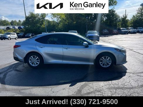 Used 2025 Toyota Camry LE AWD/4WD image 4