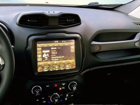 Used 2023 Jeep Renegade Latitude AWD/4WD image 6