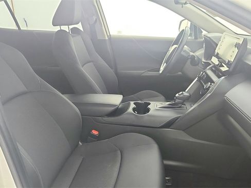 Used 2021 Toyota Venza LE image 30