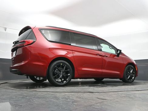 New 2026 Chrysler Pacifica Select w/ S Appearance Package FWD image 39