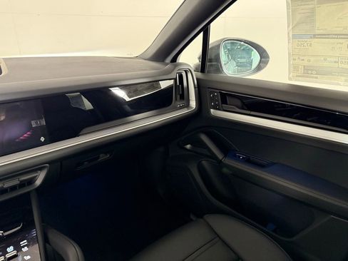 New 2025 Porsche Cayenne Coupe image 22