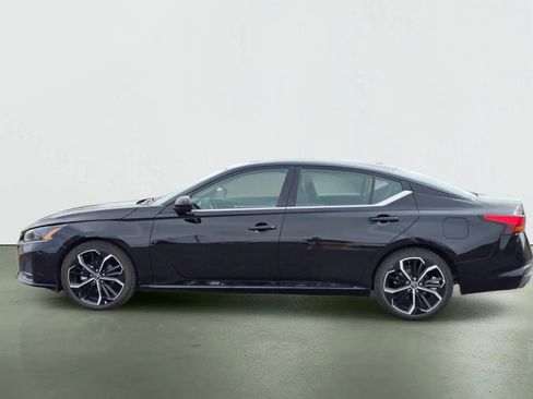 Used 2024 Nissan Altima 2.5 SR FWD image 3