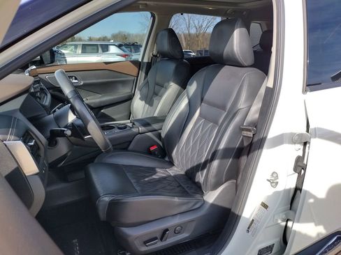 Used 2023 Nissan Rogue Platinum w/ Platinum Premium Package AWD/4WD image 2