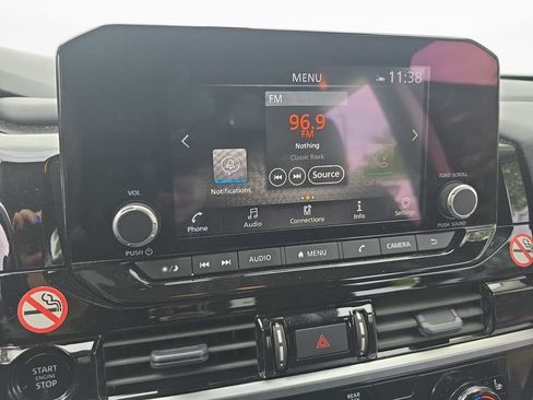 Used 2025 Nissan Pathfinder SV AWD/4WD image 16