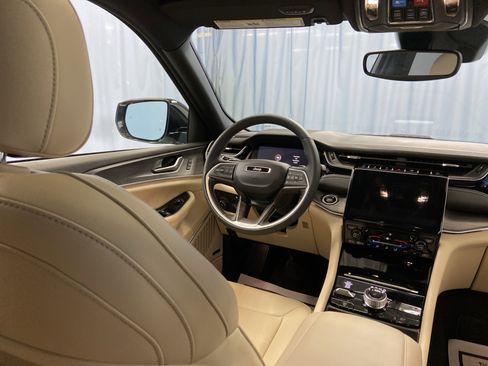 Used 2023 Jeep Grand Cherokee 4WD 4xe image 42