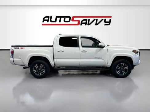 Used 2017 Toyota Tacoma TRD Sport w/ Tow Package (A/T) AWD/4WD image 8