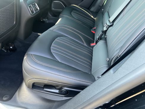 Used 2017 Maserati Levante S AWD/4WD image 32