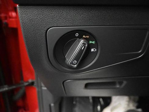 Used 2024 Volkswagen Tiguan SE image 19