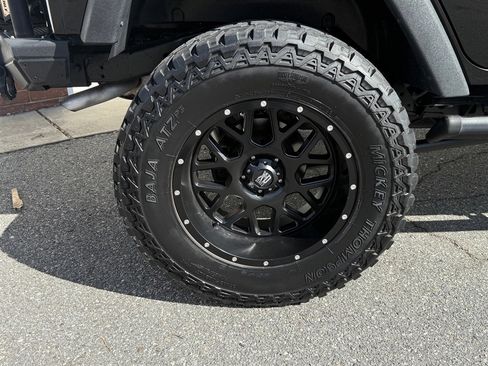 Used 2015 Jeep Wrangler Unlimited Rubicon w/ Dual Top Group AWD/4WD image 36