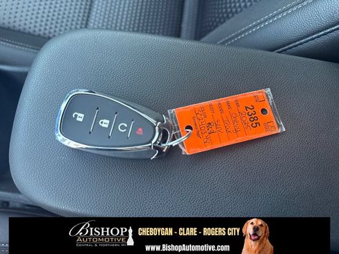 Used 2025 Chevrolet Trax LT FWD image 24