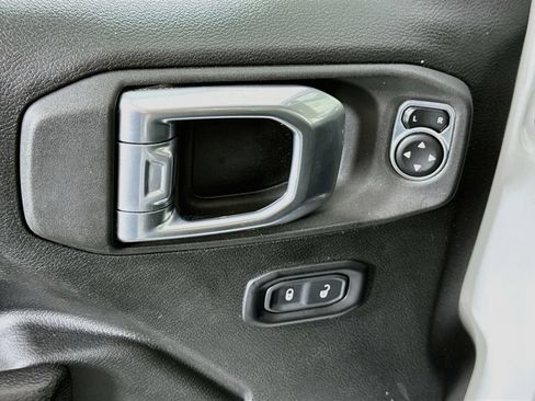 Used 2022 Jeep Wrangler Unlimited Sport AWD/4WD image 22