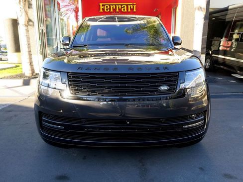 Used 2023 Land Rover Range Rover Autobiography image 4