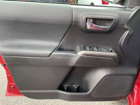 Used 2023 Toyota Tacoma TRD Off-Road image 17