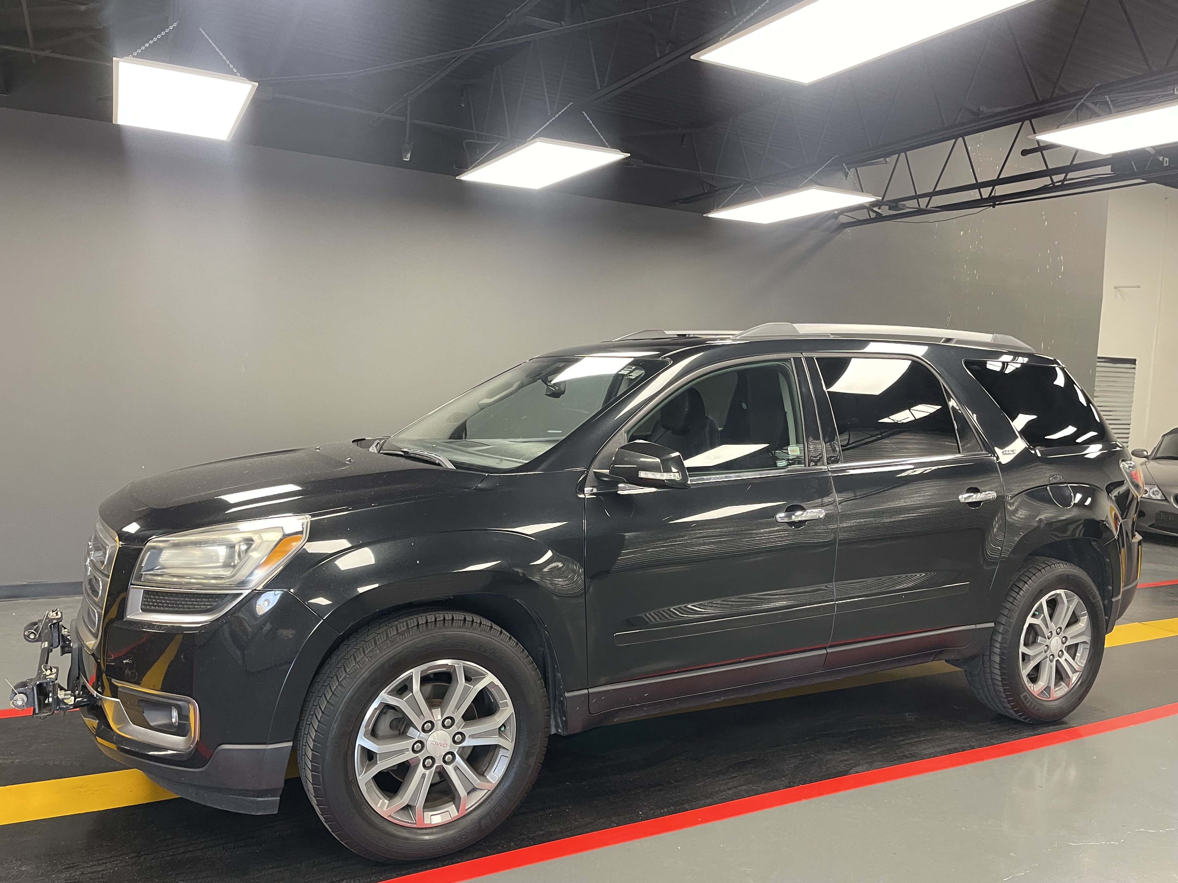 Used 2015 GMC Acadia SLT FWD image 2