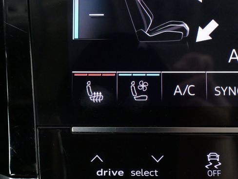 Used 2019 Audi e-tron Prestige w/ Prestige Package image 57