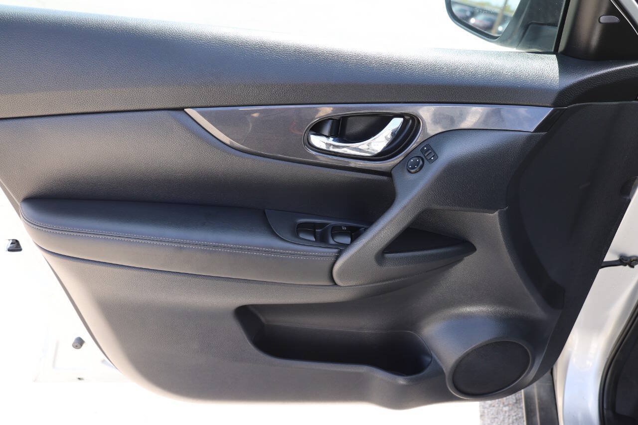 Used 2018 Nissan Rogue S AWD/4WD image 12