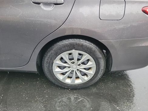 Used 2017 Toyota Camry LE image 21