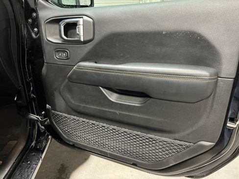 Used 2025 Jeep Wrangler Unlimited Sahara AWD/4WD image 10