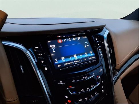 Used 2018 Cadillac Escalade Platinum image 5