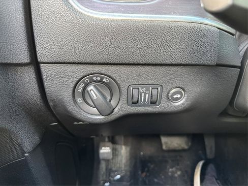 Used 2015 Dodge Charger SE w/ Sport Appearance Group image 20