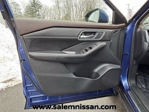 Used 2023 Nissan Rogue Platinum image 9