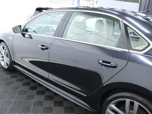 Used 2017 Volkswagen Passat 1.8T R-Line image 9