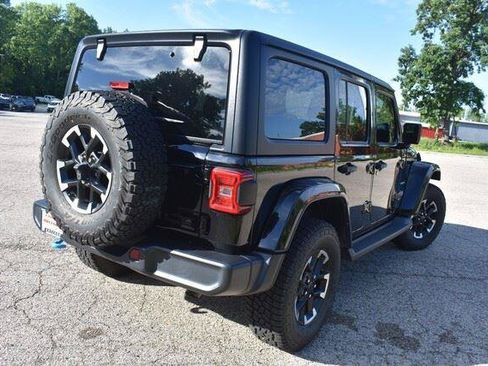 Used 2023 Jeep Wrangler Unlimited Sahara AWD/4WD image 8