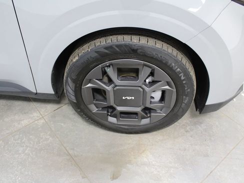 Used 2025 Kia Carnival EX image 60