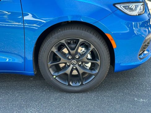 New 2026 Chrysler Pacifica Select image 13