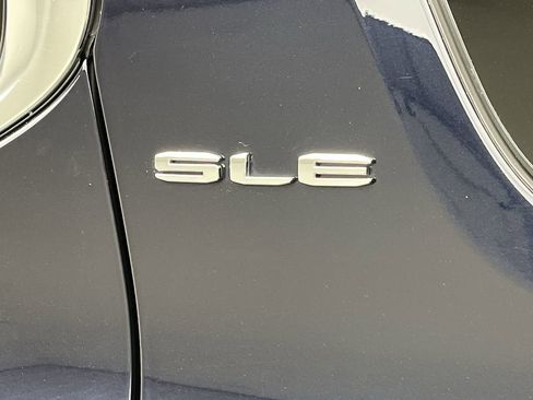 Certified 2022 GMC Acadia SLE AWD/4WD image 29