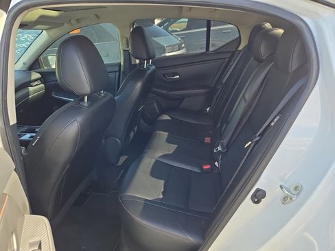 Used 2024 Nissan Sentra SR w/ SR Premium Package FWD image 15