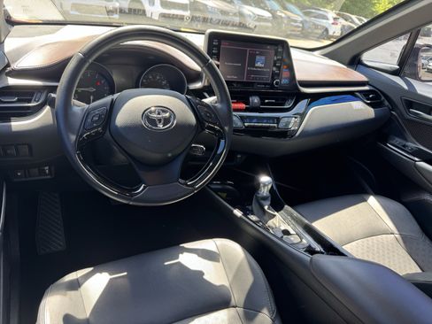 Used 2019 Toyota C-HR Limited image 22