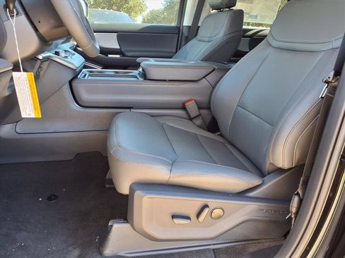 New 2025 Ford Expedition Active image 18