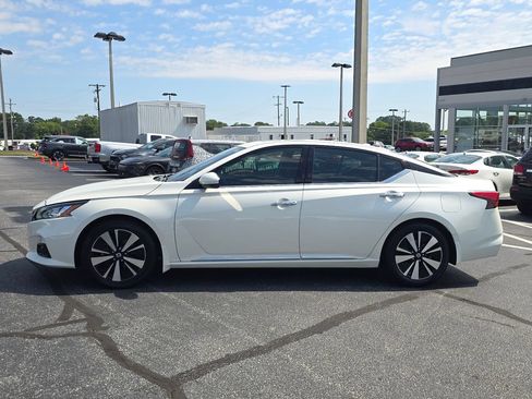 Used 2019 Nissan Altima 2.5 SV FWD image 6