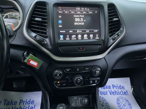 Used 2016 Jeep Cherokee Latitude w/ Cold Weather Group image 22